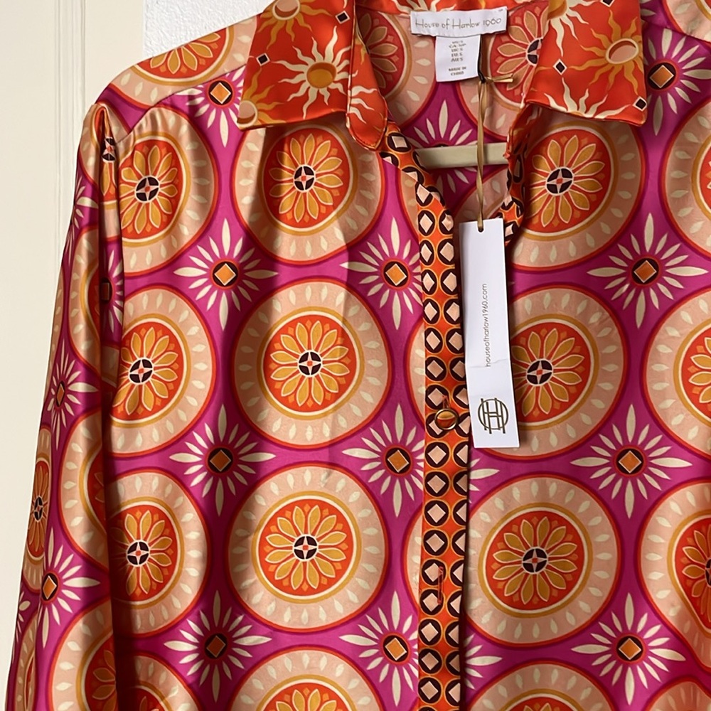 NWT House of Harlow silky button down🌞